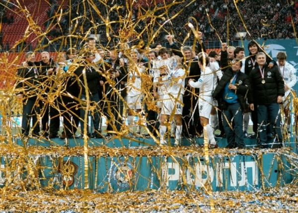 &laquo;Зенит&raquo; и &laquo;Локо&raquo; мощно рубились в Суперкубке-2008: шоу Аршавина и Левенца, удаление Радимова со скамейки