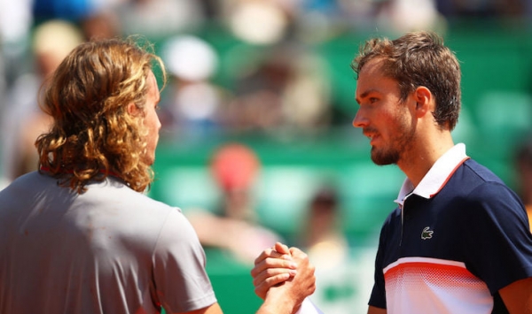 &laquo;Робот. Зверюга. Чудовище&raquo;. Что соперники говорят о Медведеве