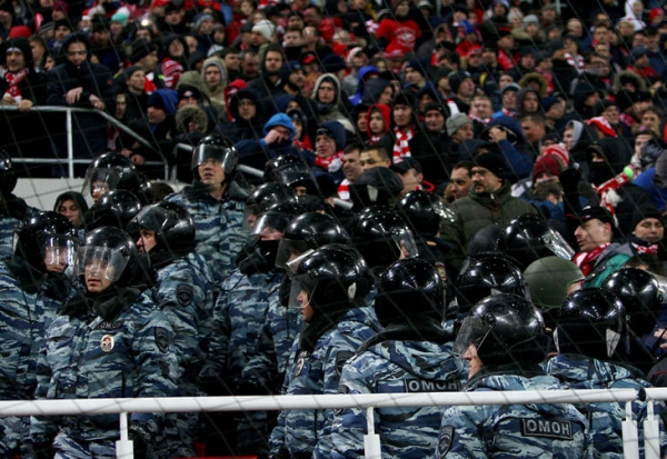 Собрались на стадион, но боитесь ОМОНа? Вот тут инструкция, как вести себя с полицией