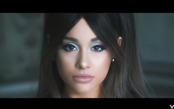 Новый клип Арианы Гранде просмотрели миллионы