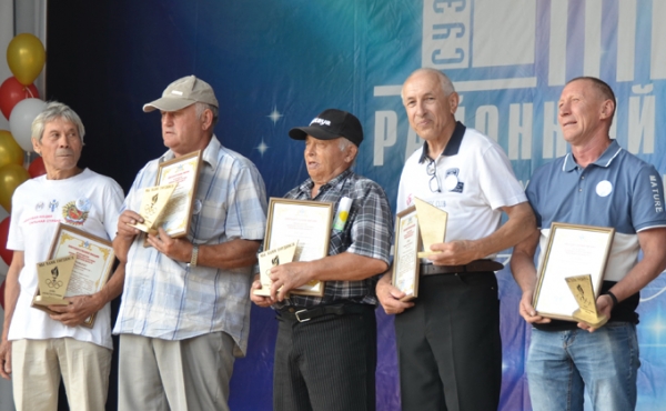 Легендарный лыжник Устюгов женился на чемпионке из Сузуна