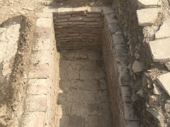 Ученые в Крыму обнаружили загадочный саркофаг