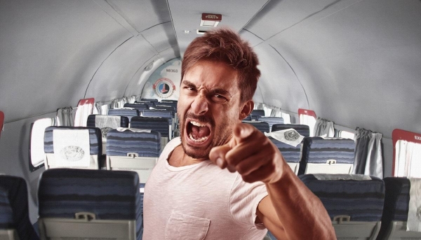 Трое россиян жестко подрались на борту самолета в Турции