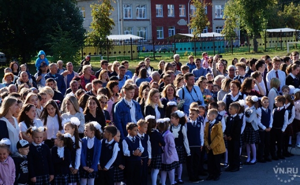 Более полутора тысяч первоклашек сели за парты в Бердске