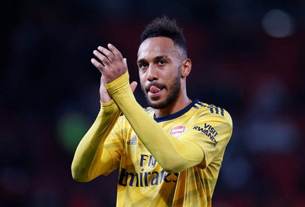 Обамеянг забил &laquo;МЮ&raquo;, потому что не видел лайнсмена &ndash; иначе бы остановился, хотя офсайда не было