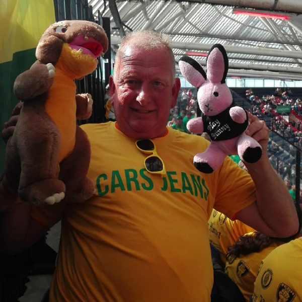 У &laquo;Фейеноорда&raquo; есть добрая традиция: раз в год они зовут детей из госпиталя на матч, а фанаты заваливают их игрушками