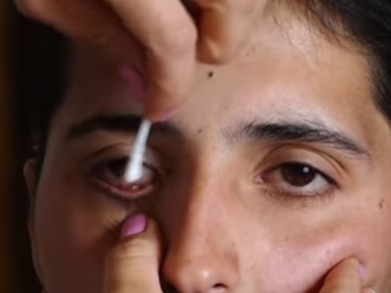 Экспертиза раскрыла секрет плачущей кристаллами девушки