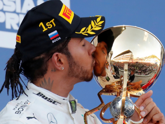Гонки &laquo;Формулы-1&raquo; в Сочи выиграл Льюис Хэмилтон