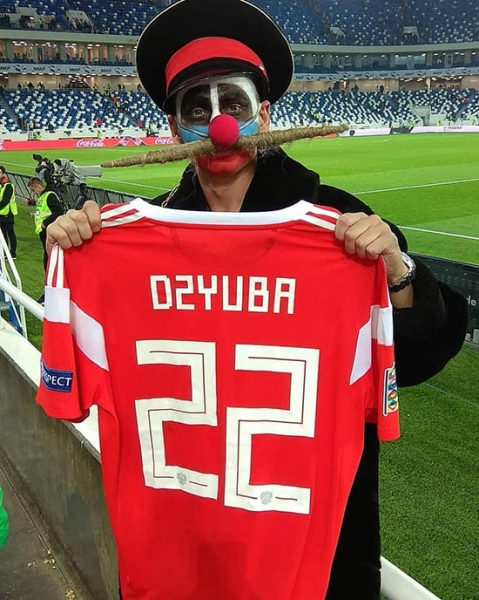 Дзюбе подарили икону с его портретом &ndash; игрок сказал, что это Святой Дзюбинатор