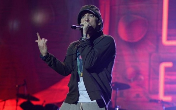 Рэпера Эминема допросили из-за угроз Трампу