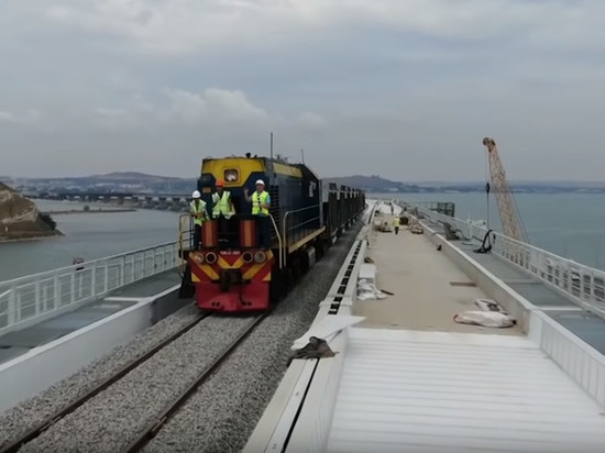 Открытие движения грузовых поездов по Крымскому мосту отложили