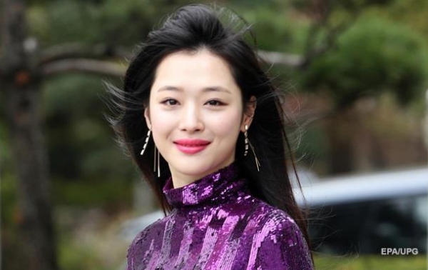 Корейская поп-звезда Солли покончила с собой - СМИ