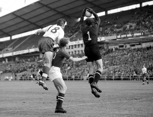 Вратари в кепках – символ футбола прошлого. Яшин играл в ней, потому что верил: приносит удачу