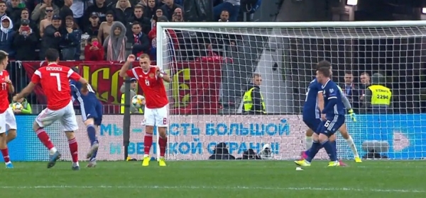 Действия Баринова при ударе Оздоева – отдельный вид искусства. Закрывал обзор киперу, изящно уклонился от мяча