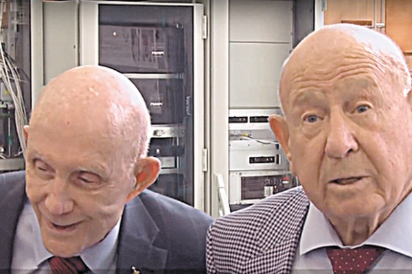 "Когда случилось обострение болезни, космонавт Леонов уехал в Италию"