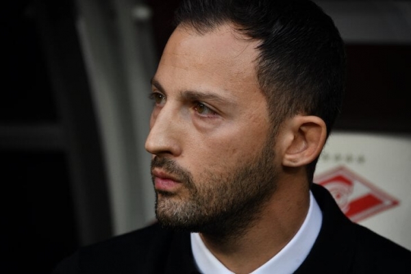 В «Шальке» Тедеско лишил Хеведеса капитанства и выжил из команды. Сегодня они встретятся снова