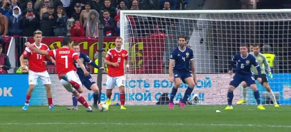 Действия Баринова при ударе Оздоева – отдельный вид искусства. Закрывал обзор киперу, изящно уклонился от мяча