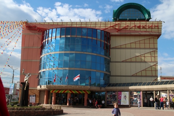 Главный приз фестиваля &laquo;В гостях у &laquo;Арлекина&raquo; уехал во Францию