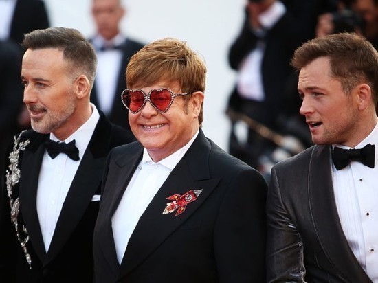 Элтон Джон в своей автобиографии рассказал о борьбе с наркозависимостью