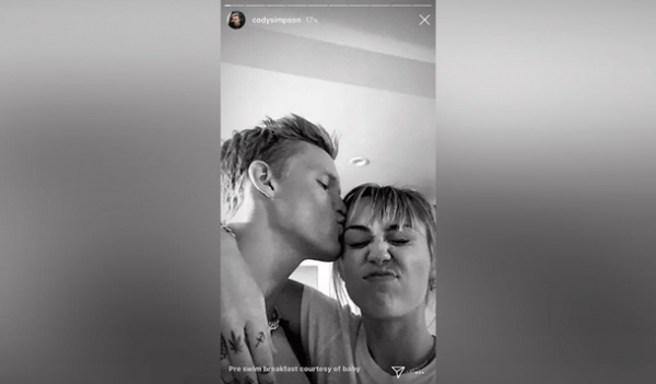 Майли Сайрус встречается с австралийским певцом