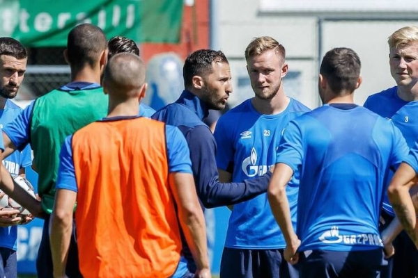 В «Шальке» Тедеско лишил Хеведеса капитанства и выжил из команды. Сегодня они встретятся снова