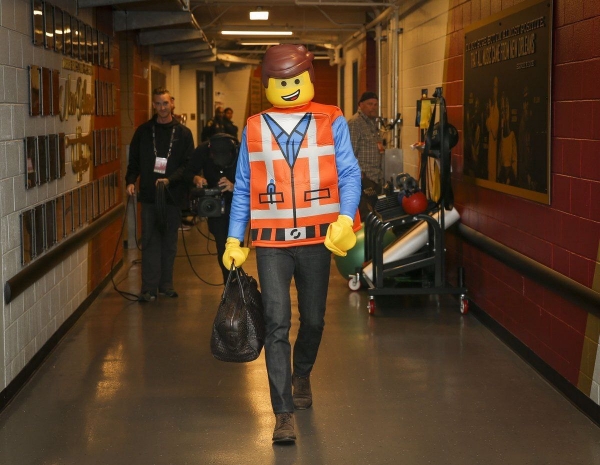 Топ-звезды обожают Хэллоуин: Салах в пауках, человечки из LEGO и, конечно, много Джокера