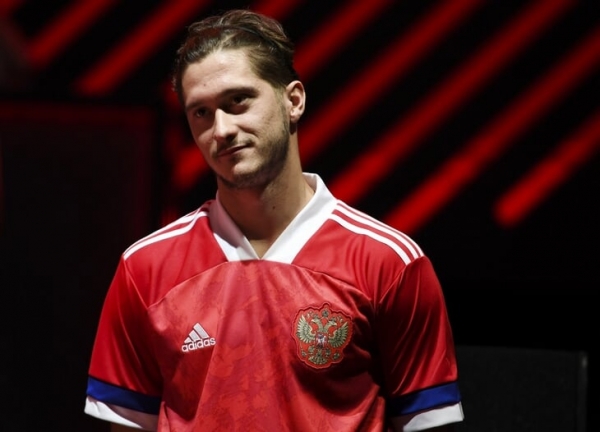 Сборная России не будет играть в новой форме. Похоже, виноват перевернутый флаг