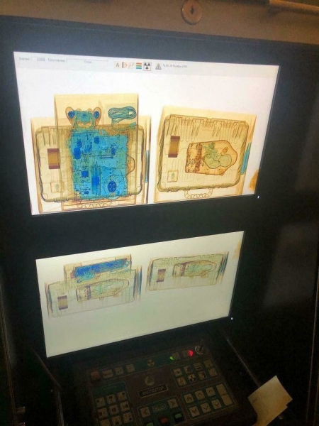 Коллекционка Death Stranding с ребенком в колбе на рентгене смотрится очень страшно