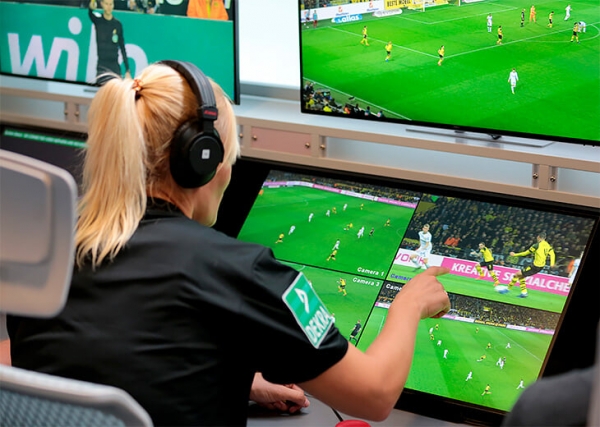 Можно ли доверять офсайдным линиям ВАР? Кто и как их рисует?