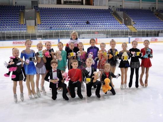 Юным рязанским фигуристам вручили подарки от Александры Трусовой