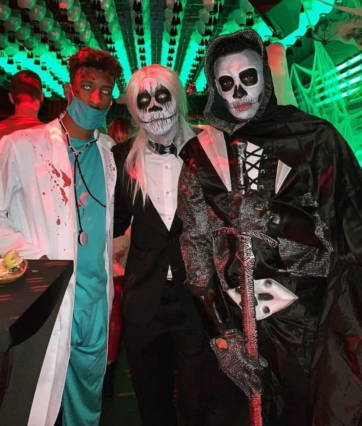 Топ-звезды обожают Хэллоуин: Салах в пауках, человечки из LEGO и, конечно, много Джокера