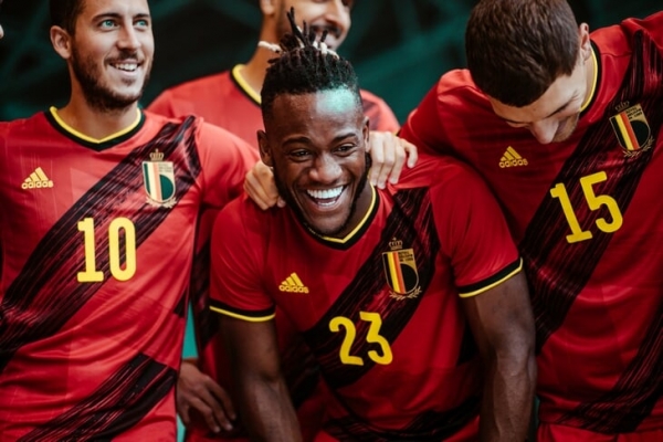 Сборная России не будет играть в новой форме. Похоже, виноват перевернутый флаг