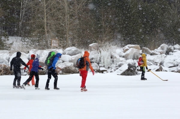 Конькобежный сезон на Обском водохранилище открыли новосибирцы