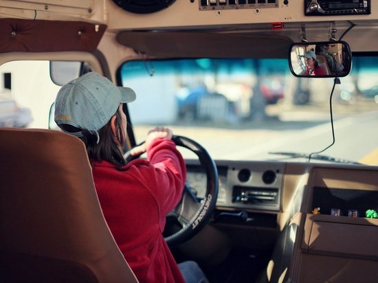 Общественники придумали наказание для курильщиков за рулем: штраф до 5000