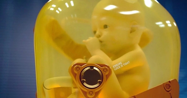 Коллекционка Death Stranding с ребенком в колбе на рентгене смотрится очень страшно