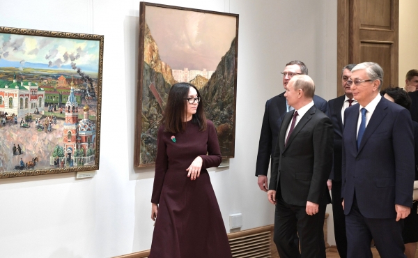 Путину показали картины с красивым Омском в «Эрмитаже»