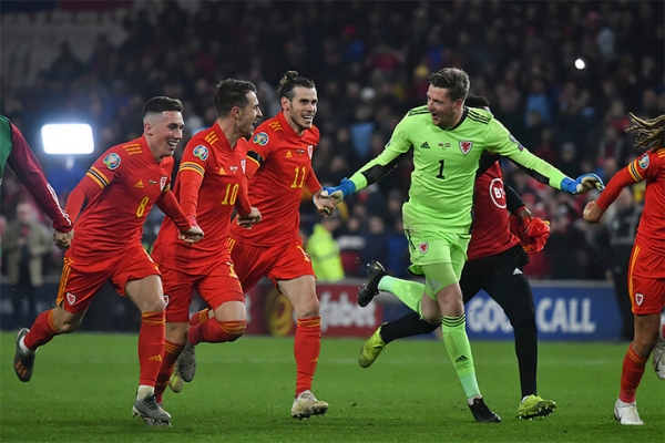 Бэйл отпраздновал выход на Евро флагом &laquo;Уэльс. Гольф. Мадрид. В таком порядке&raquo;. &laquo;Реалу&raquo; это не понравилось