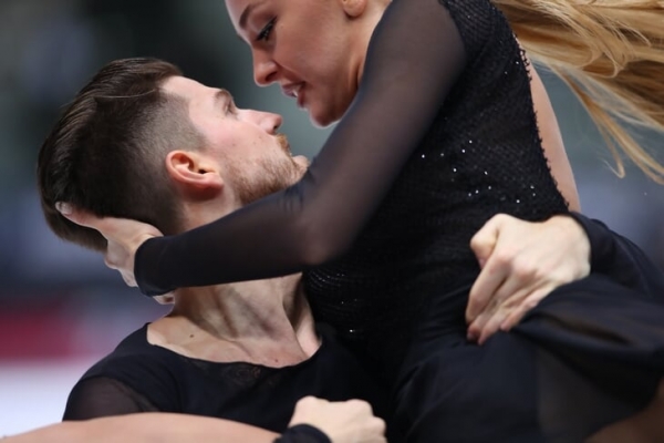 «Нас с детства критиковали: я – шпала, несуразная, у Вани отец якобы все купил». Степанова и Букин – сама страсть на льду