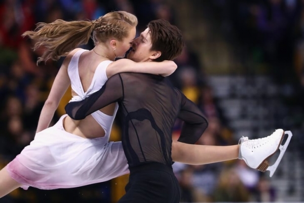 «Нас с детства критиковали: я – шпала, несуразная, у Вани отец якобы все купил». Степанова и Букин – сама страсть на льду