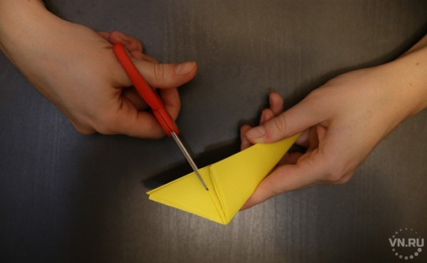 Как сделать снежинку из бумаги своими руками &ndash; видеоинструкция