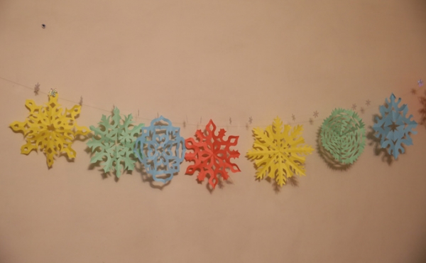 Как сделать снежинку из бумаги своими руками – видеоинструкция