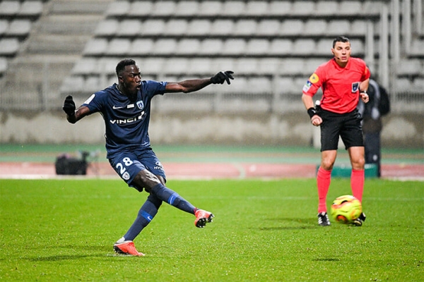 &laquo;Штутгарт&raquo; купил 19-летнего африканца за 8 млн евро, а он, кажется, приехал в Европу под чужим именем