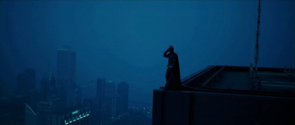 Бэтмен, забирающийся в окно, удивил жителей Астрахани