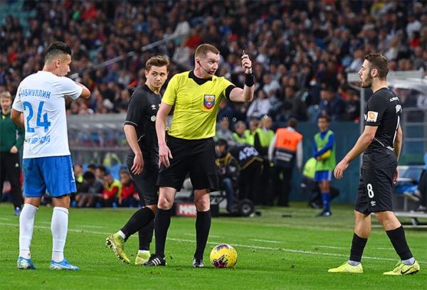 Суть новой цензуры в РПЛ: судей не стоит даже хвалить, а на все вопросы надо отвечать «без комментариев»