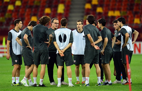 «Сейчас тренерами в России руководит страх». Знакомьтесь с молодым тренером, который привносит идеи Бьелсы в ФНЛ