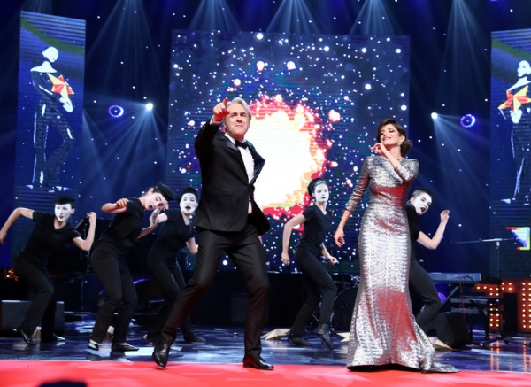 Лановой заставил зал встать на вручении театральной премии