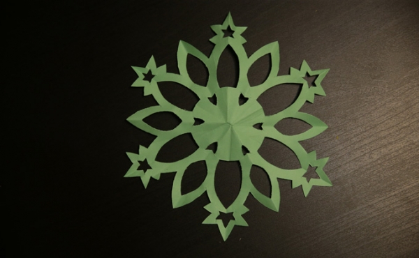 Как сделать снежинку из бумаги своими руками – видеоинструкция