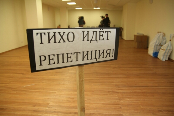 Омский актер, которого пытались выселить из квартиры, стал безработным