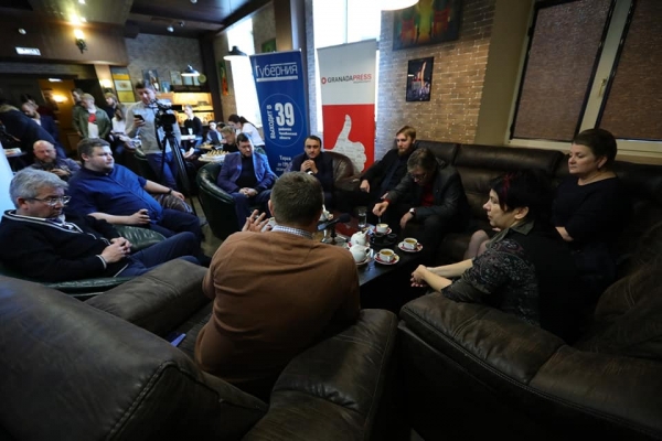 Почему политики не могут найти общий язык с молодежью