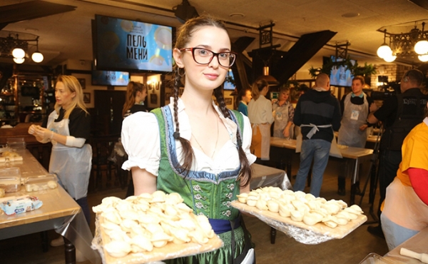 Новосибирцы слепили 18 тысяч пельменей в пользу приемных детей